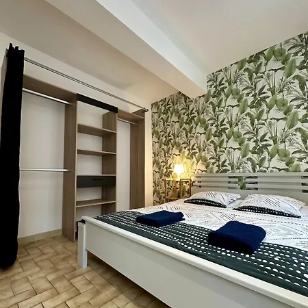 - Centre - 2 * Carcassonne